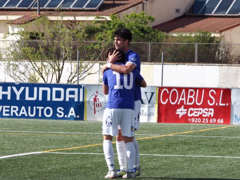 Jugadores del Palencia Cristo Atlético celebrando un gol en el campo