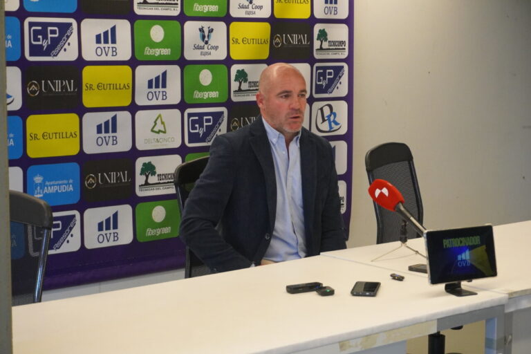 Walter Pandiani en rueda de prensa tras el partido del Palencia CF