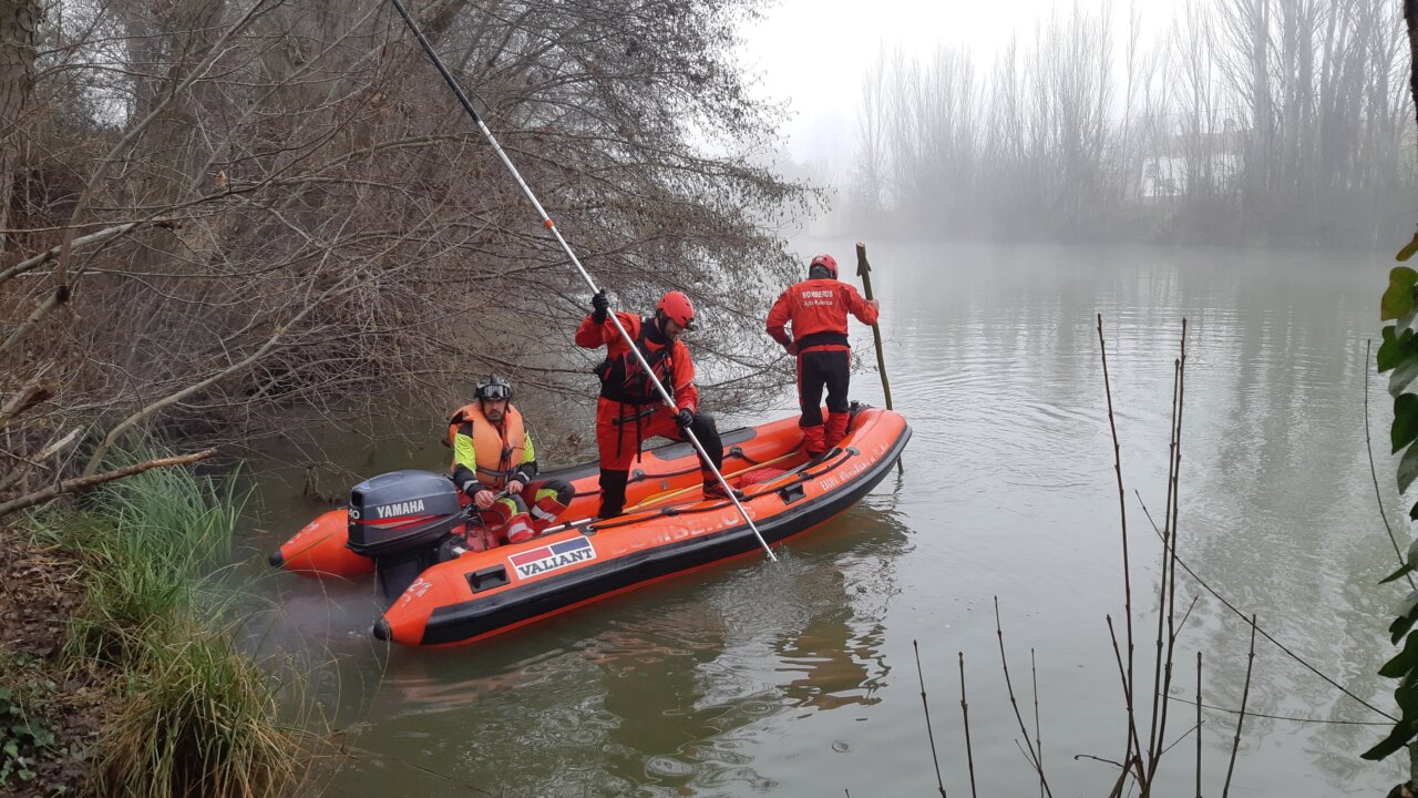 Embarcaciones del Parque Móvil del Ayuntamiento de Palencia en acción.
