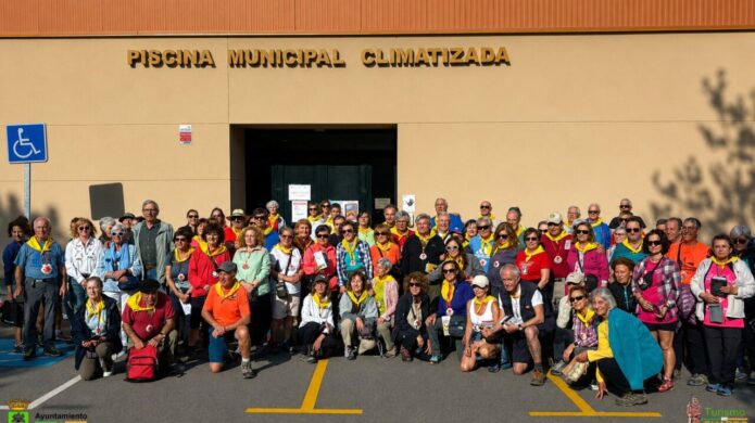Grupo de peregrinos de León en Guardo tras su llegada.
