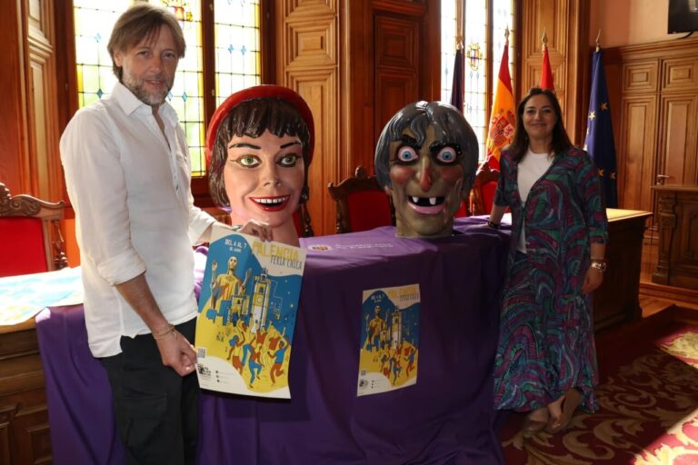 Presentación de la Feria Chica en Palencia con figuras gigantes