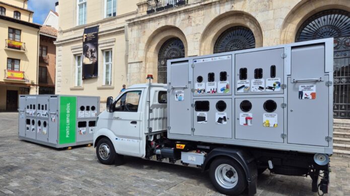Camión con puntos limpios móviles en Palencia