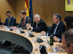Reunión entre representantes de Renault y sindicatos en España