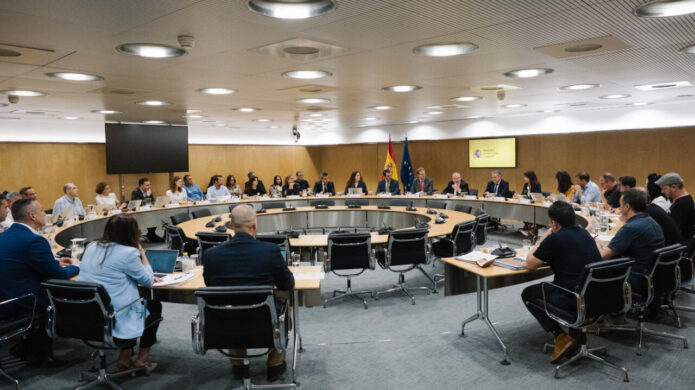 Reunión sobre acuerdo entre Renault y sindicatos
