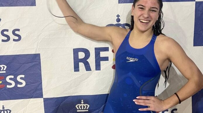 Sandra Santos sonriente tras ganar un campeonato de salvamento