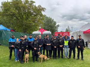 Grupo de agentes de seguridad en la fiesta de la ITA en Palencia