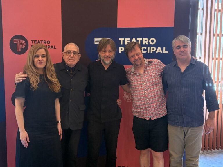 Presentación de la obra El Borbón Rojo en el Teatro Principal de Palencia