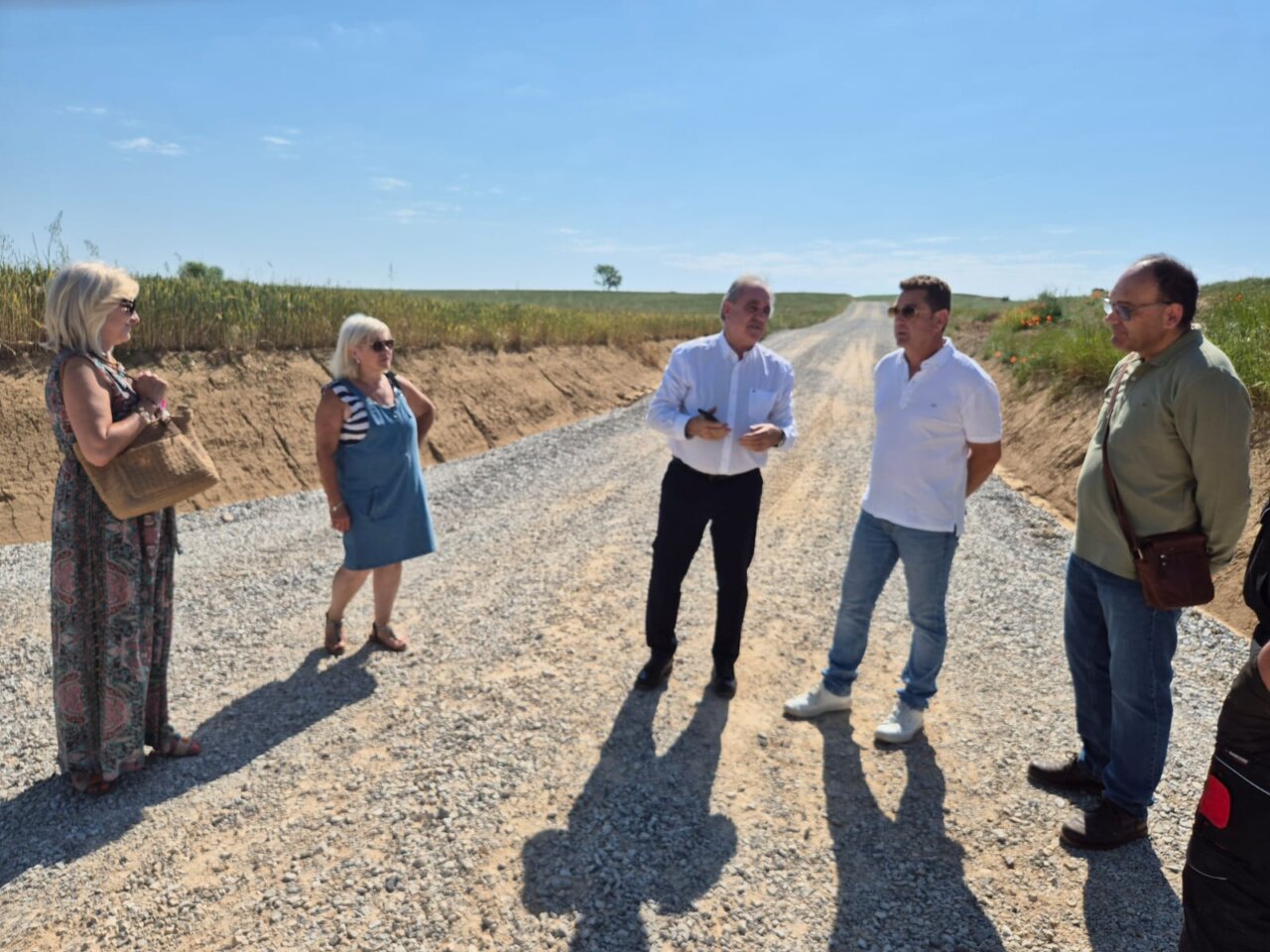 Delegado territorial y alcalde en reunión en Población de Campos