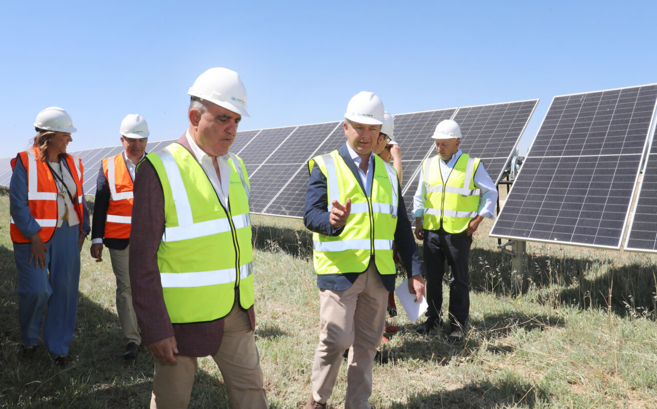 Visita a la planta fotovoltaica Adelfa Solar en Paredes de Nava