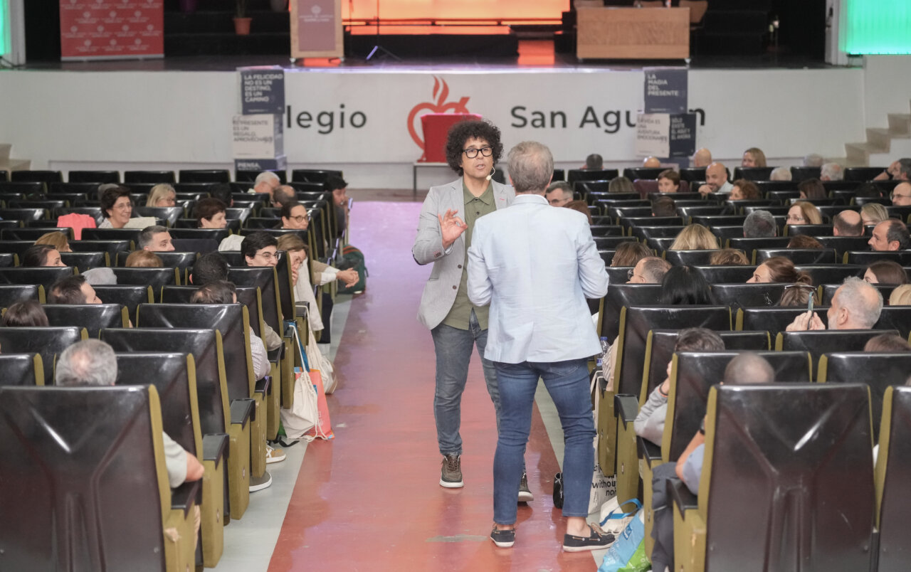 Asamblea de Escuelas Católicas en el Colegio San Agustín con participantes en el auditorio