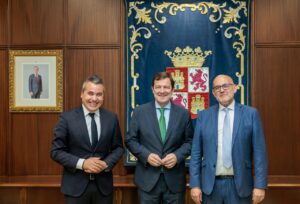 El presidente de la Junta con el nuevo CEO de Renault Group España