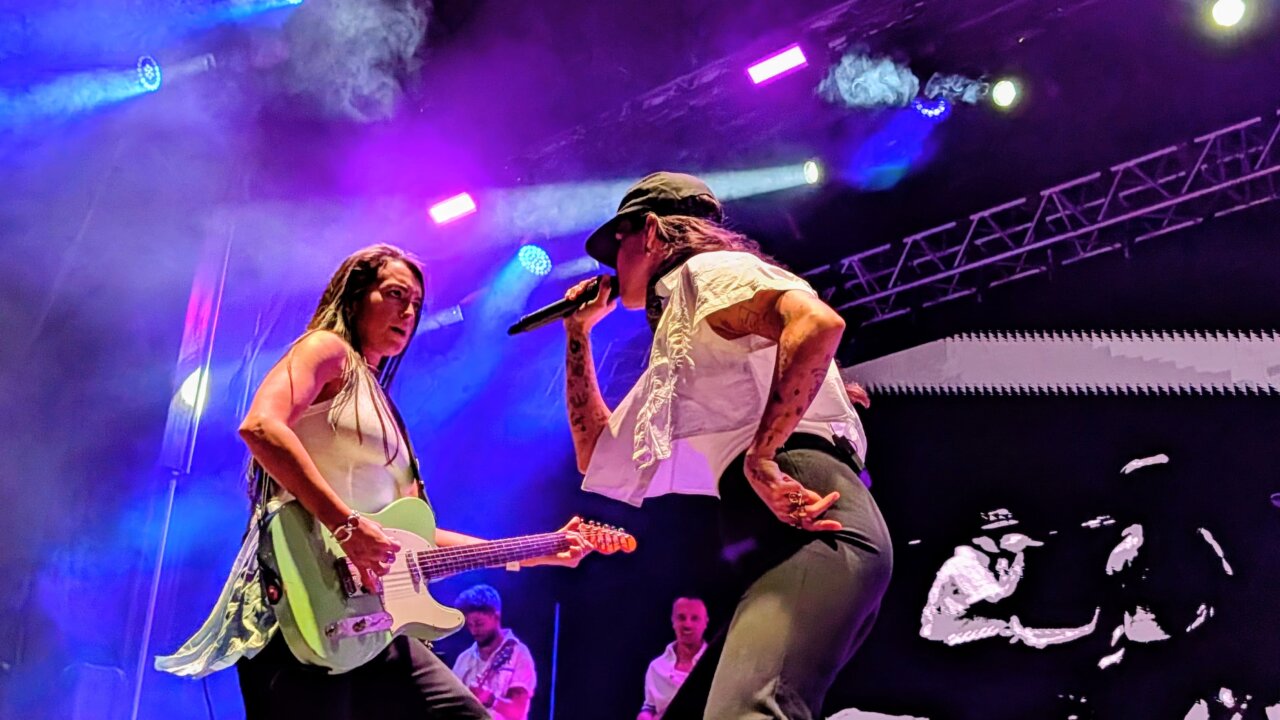 Actuación en vivo durante el festival Palencia Sonora en El Sotillo