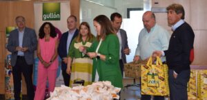 Participantes en un almuerzo solidario de Galletas Gullón para la leucemia infantil