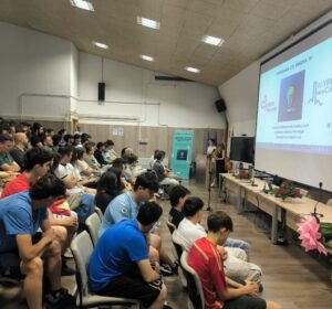 Estudiantes en un evento de Formación Profesional sobre innovación educativa
