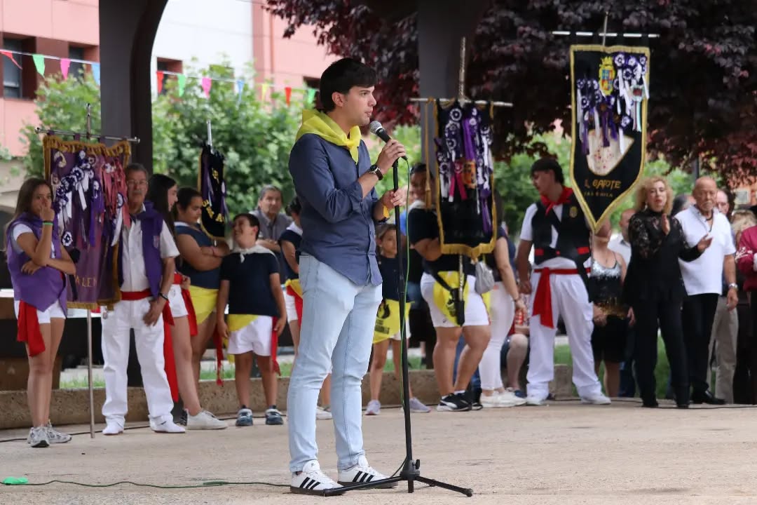 Celia Gabarri dando el pregón en las fiestas de San Juanillo