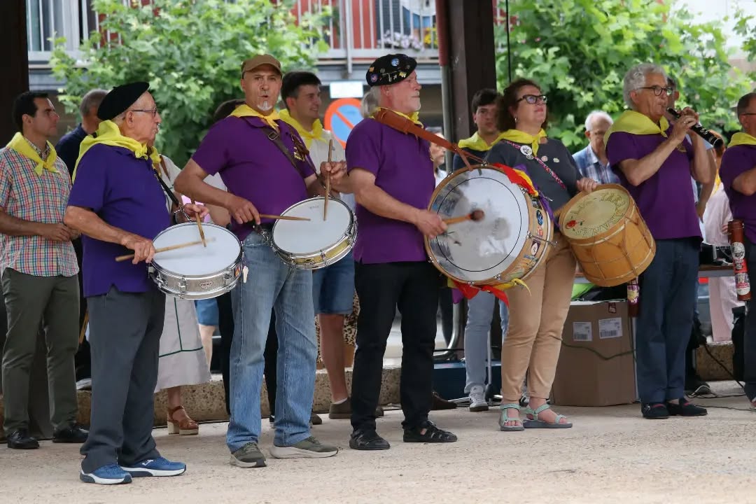 Grupo de dulzaineros tocando en las fiestas de San Juanillo en Palencia