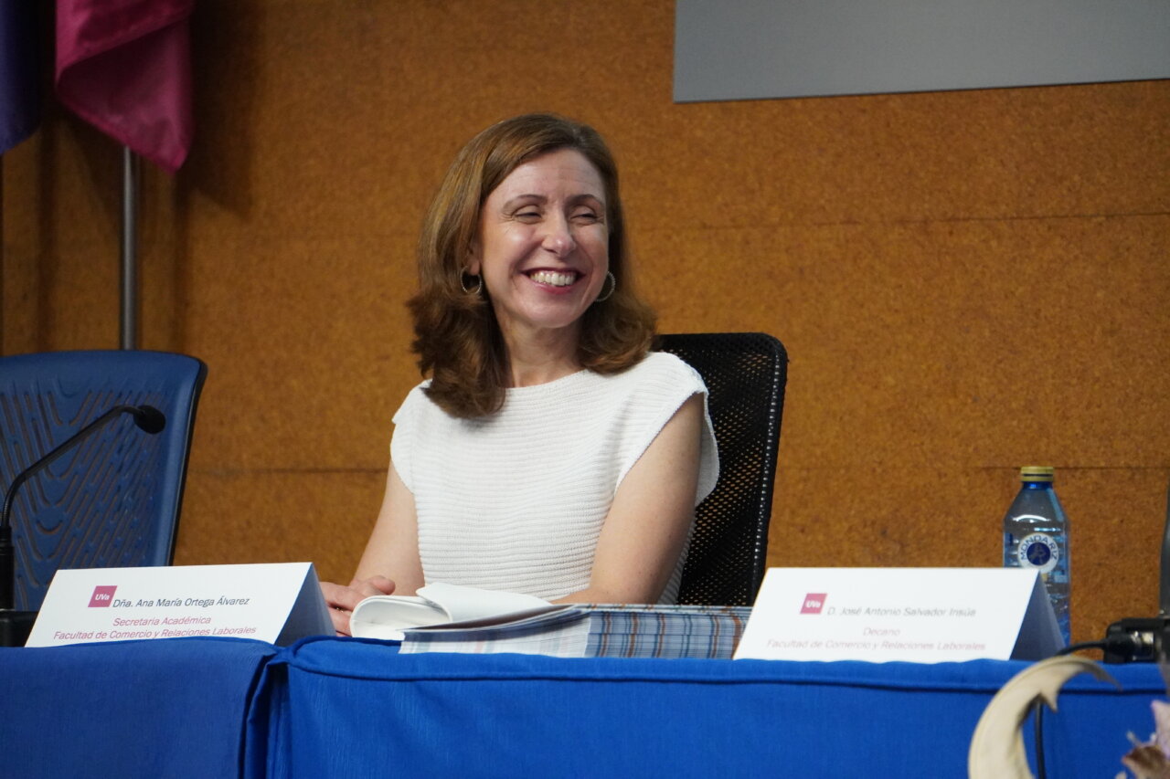 Dra. Ana María Ortega Álvarez durante la graduación en Palencia