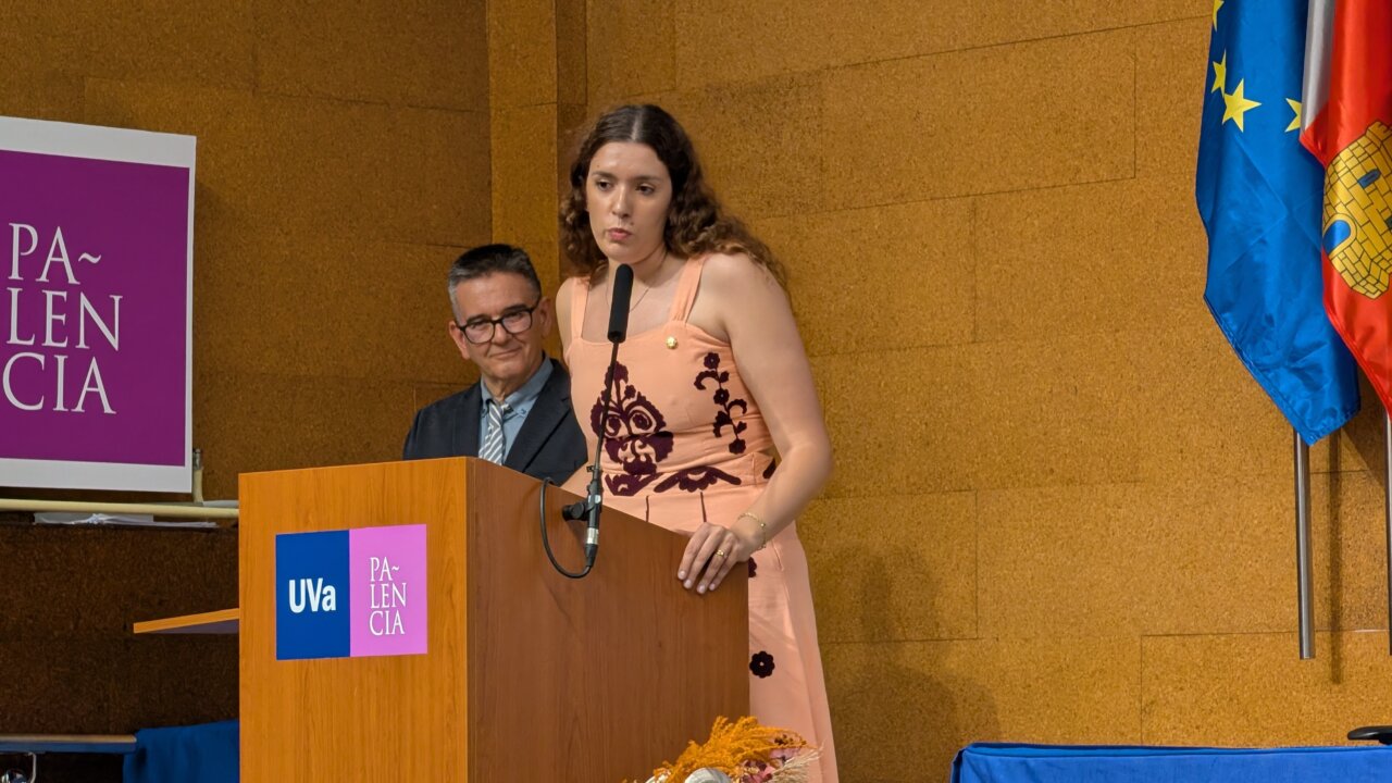 Graduación en el Campus de Palencia con alumnos y profesores.