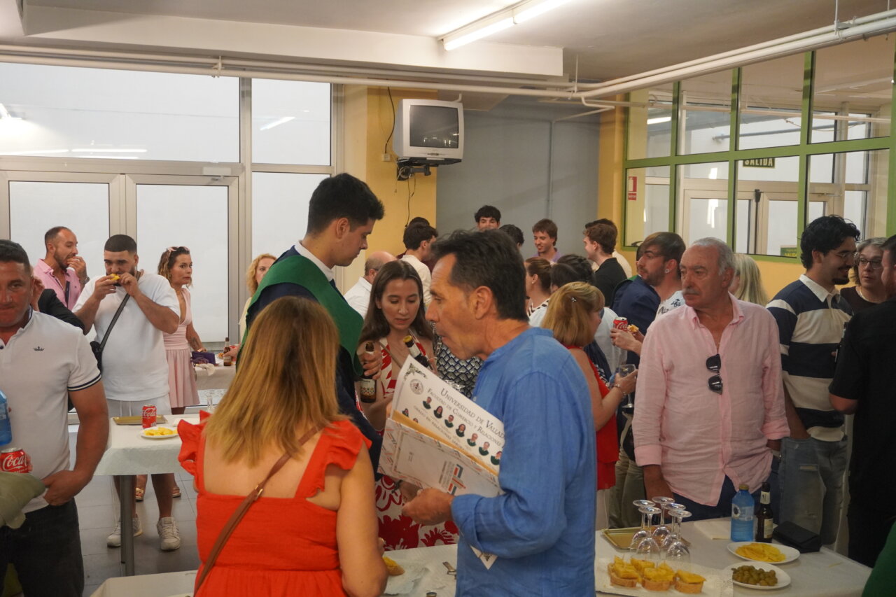 Graduación de estudiantes en el Campus de Palencia con familiares y amigos