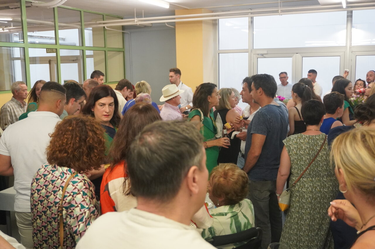 Ceremonia de graduación en el campus de Palencia con alumnos y familiares