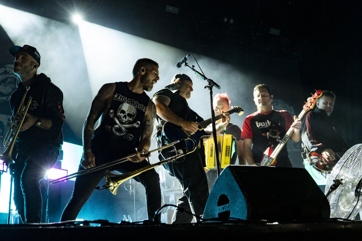 Conciertos del XV Astudillo Punk Rock con varias bandas en el escenario