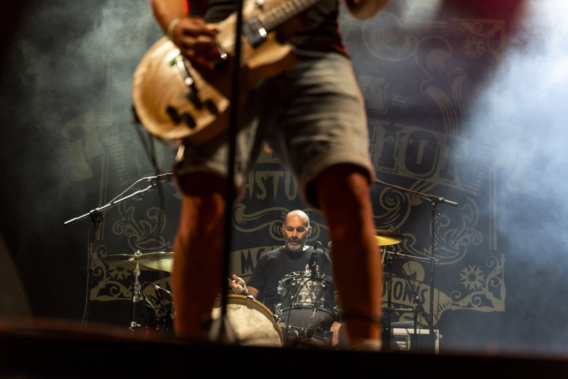Músicos en el escenario del festival Astudillo Punk Rock 2026