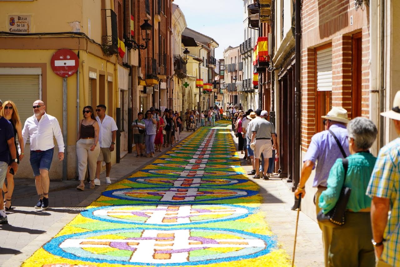 Alfombras florales en Carrión de los Condes durante el Corpus Christi 2026