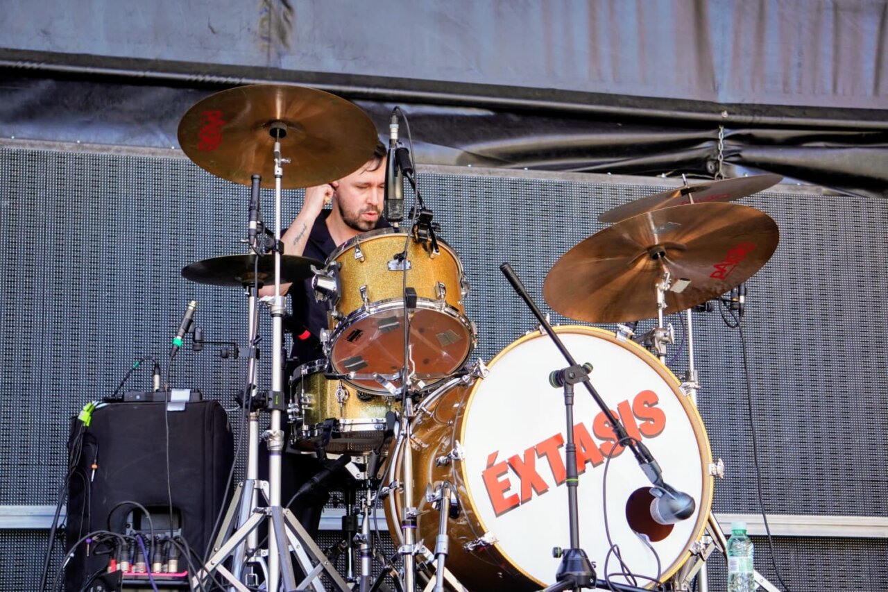 Baterista de la banda Éxtasis durante el festival Palencia Sonora