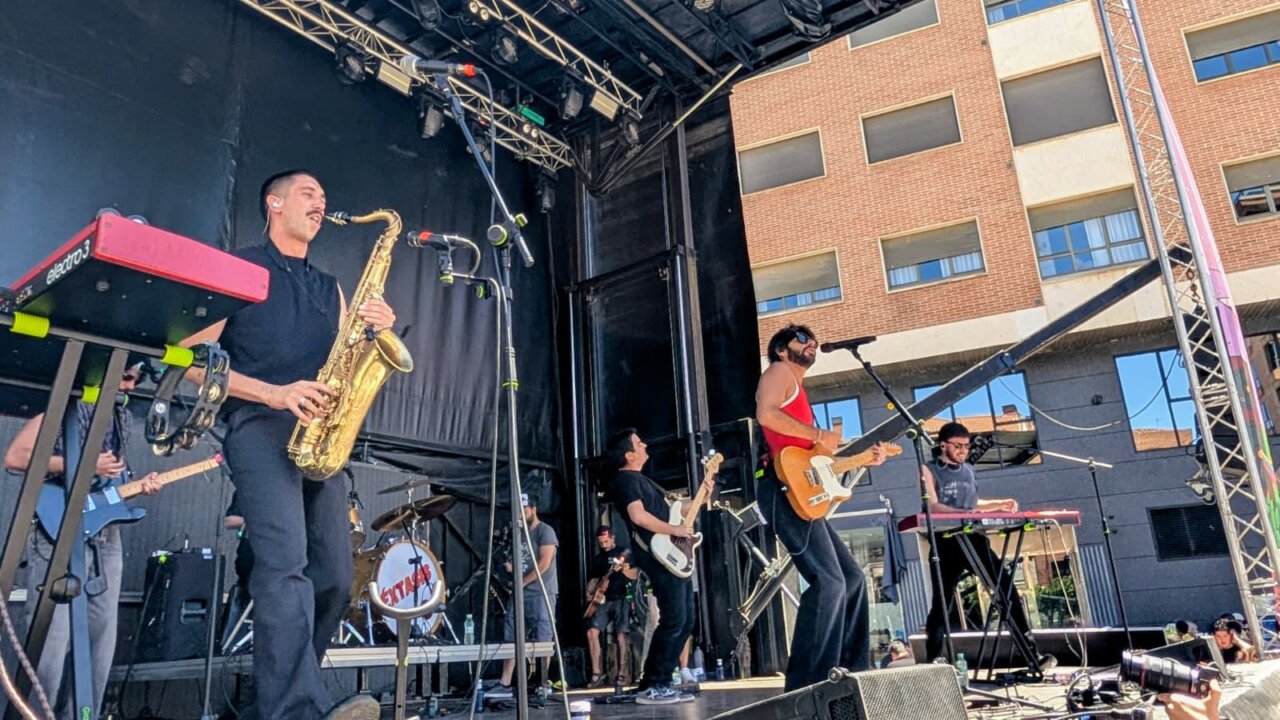 Actuación de la banda Éxtasis en el Festival Palencia Sonora