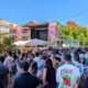 Multitud disfrutando del Vermú sonoro en Palencia