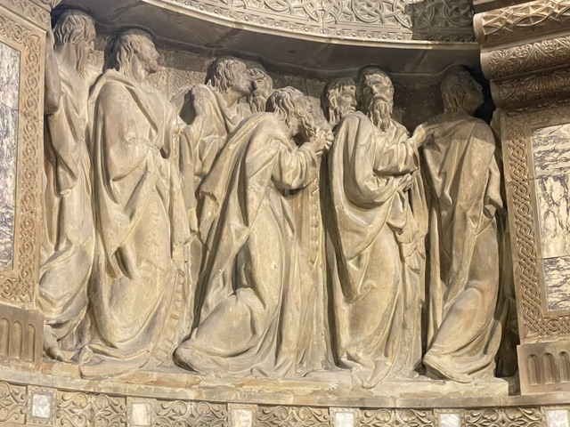 Escultura del retablo mayor en el monasterio de San Isidro de Dueñas