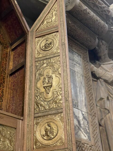 Detalle del retablo mayor de la iglesia de San Isidro en Dueñas