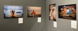 Fotografía de la exposición de Tino González sobre Bharat en el Museo de Palencia