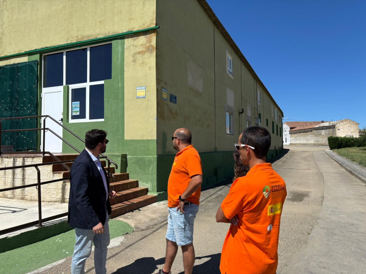 Visita a una explotación agrícola en Calzada de los Molinos con jóvenes agricultores