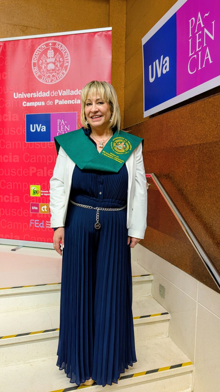Ceremonia de graduación en el Campus de Palencia con estudiantes y profesores