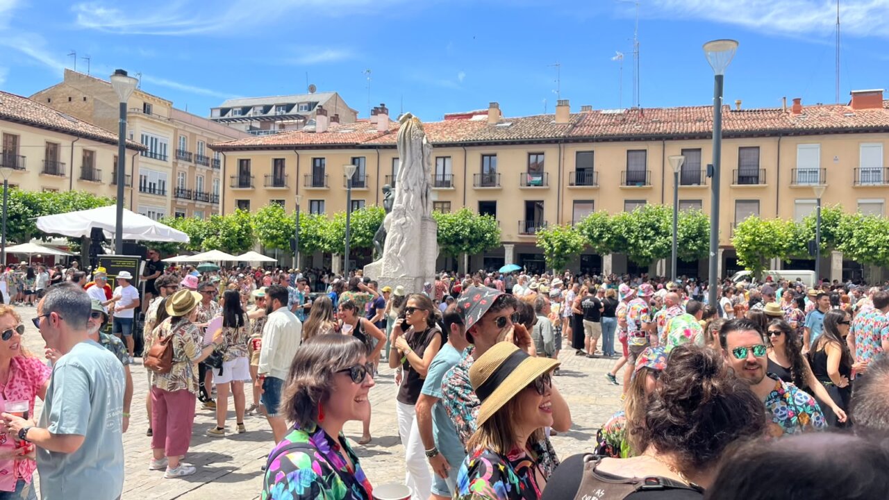 Multitud de personas disfrutando del festival Palencia Sonora en El Sotillo