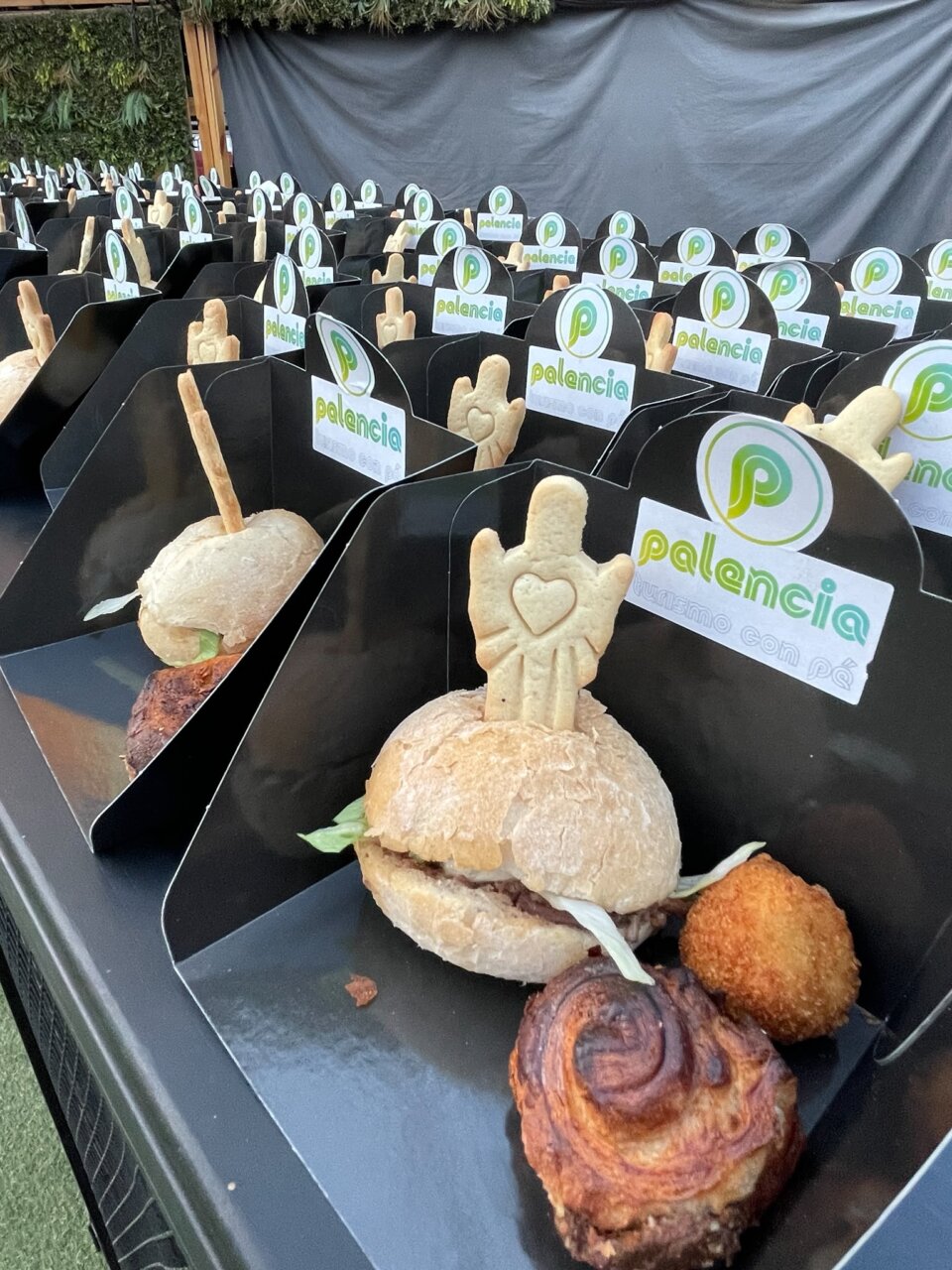 Degustación de productos de Alimentos de Palencia en un evento