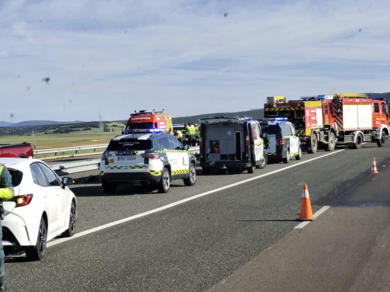 Accidente de tráfico en la A-67 con vehículos de emergencia presentes