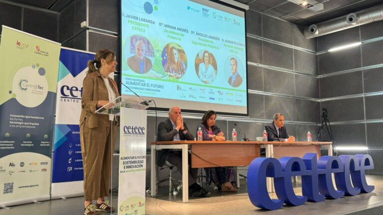 Panel de expertos en el foro sobre sostenibilidad e innovación alimentaria en Palencia.