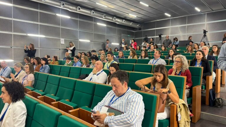 Asistentes en el foro sobre sostenibilidad e innovación en la industria alimentaria