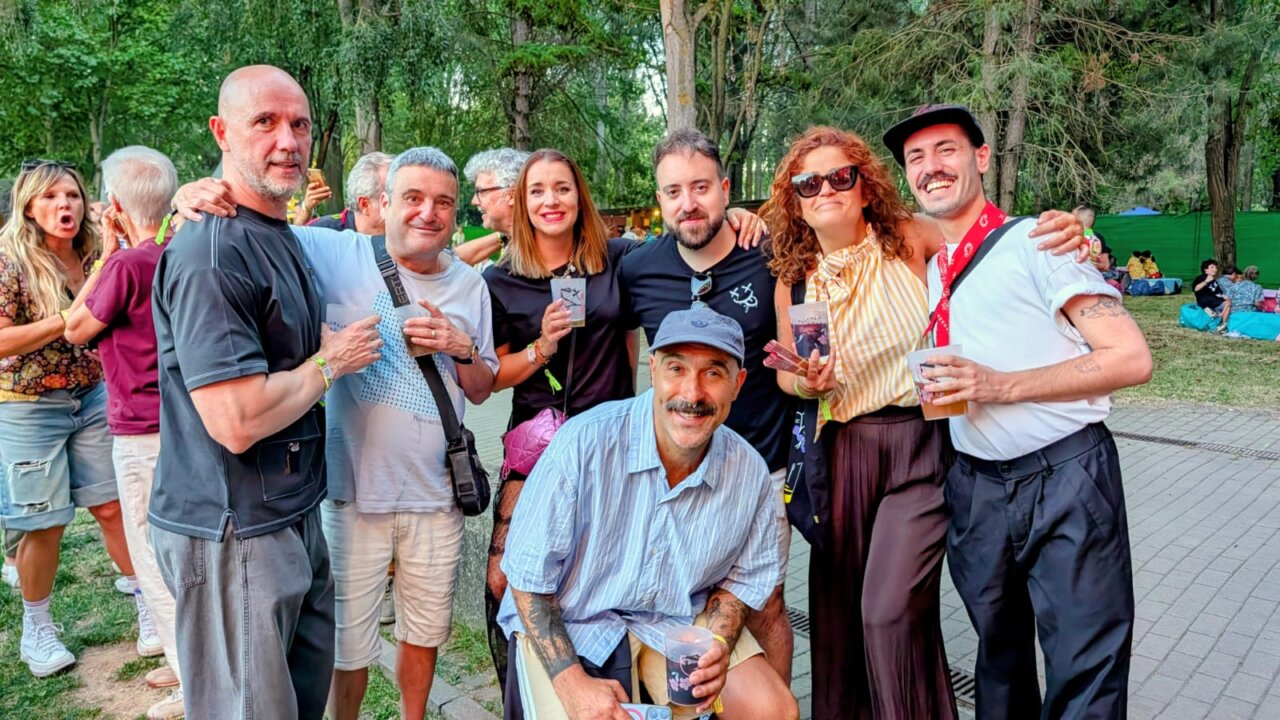Grupo de personas disfrutando en el festival Palencia Sonora