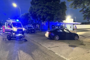 Accidente entre un coche y una moto en la avenida Asturias de Palencia