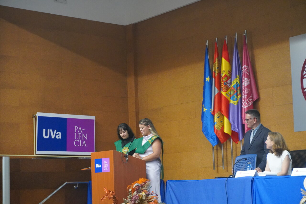 Ceremonia de graduación en el Campus de Palencia con alumnos y profesores