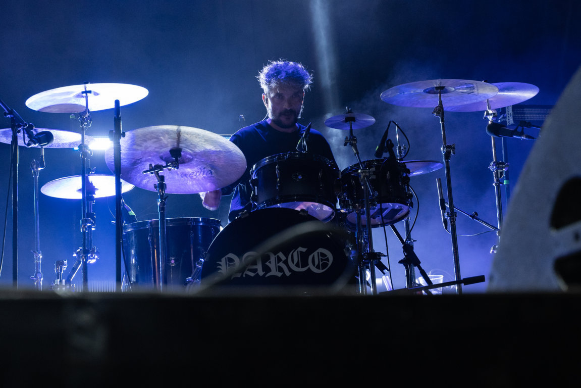 Baterista de la banda Narco durante su actuación en Astudillo Punk Rock