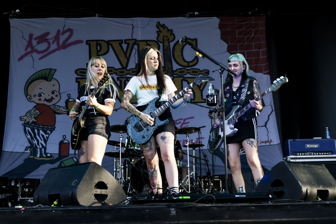 Banda Pubic Enemy tocando en el festival Astudillo Punk Rock