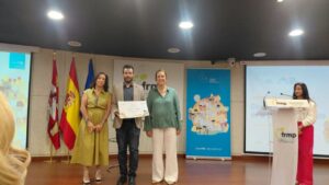 Entrega de diploma a Carrión de los Condes como Ciudad Amiga de la Infancia