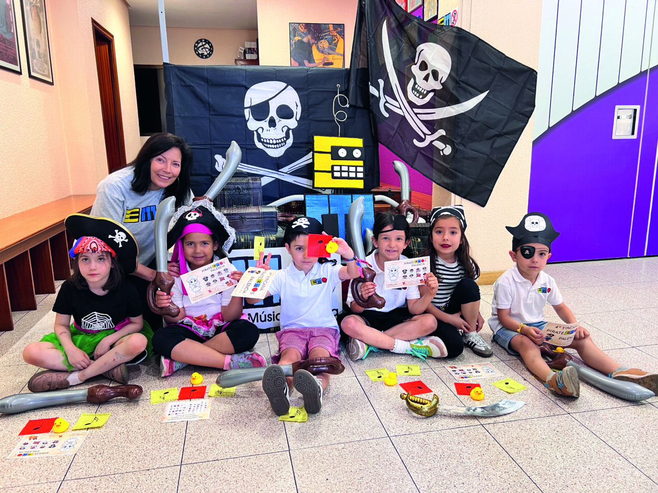 Niños disfrazados de piratas en la Escuela de Música Ortega