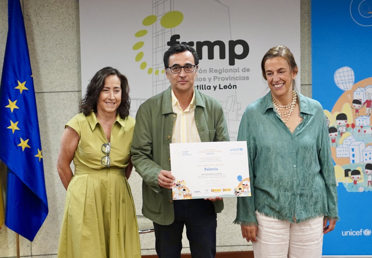 Entrega de acreditación a Carrión y Diputación de Palencia por UNICEF
