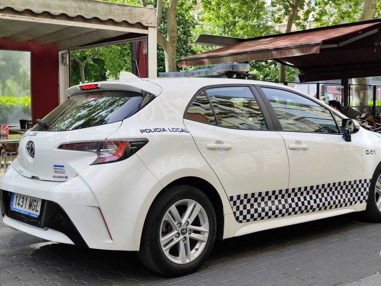 Coche de la Policía Local de Palencia estacionado en la calle