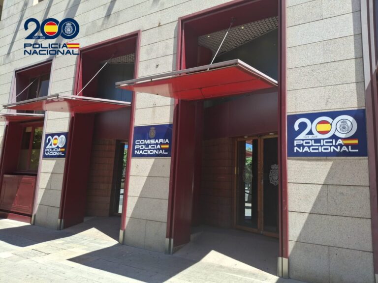 Entrada de la Comisaría de Policía Nacional en Palencia
